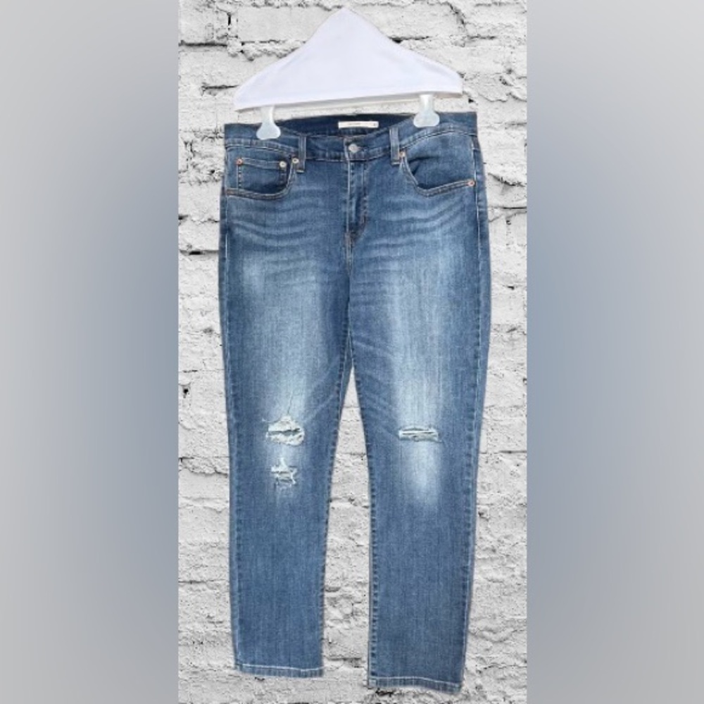Levi Strauss.Boyfriend jeans,stretchy. Size 30.